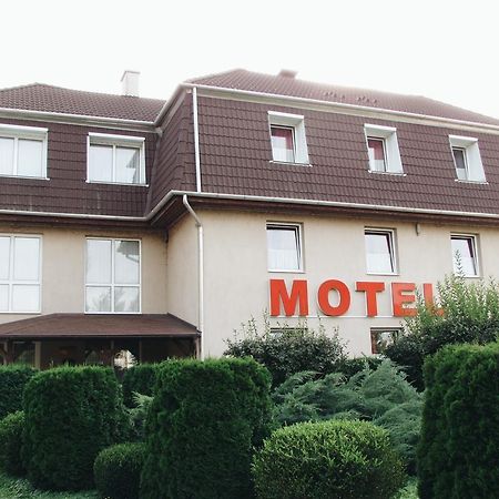 Panama Motel Секешфегервар Екстер'єр фото