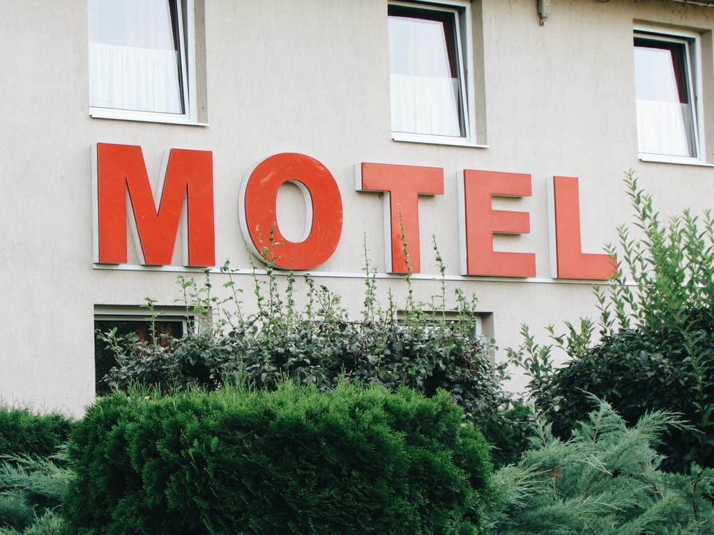 Panama Motel Секешфегервар Екстер'єр фото